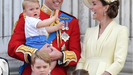 GALA VIDEO - Nouvelle photo du prince Louis : il est le sosie de son frère George !