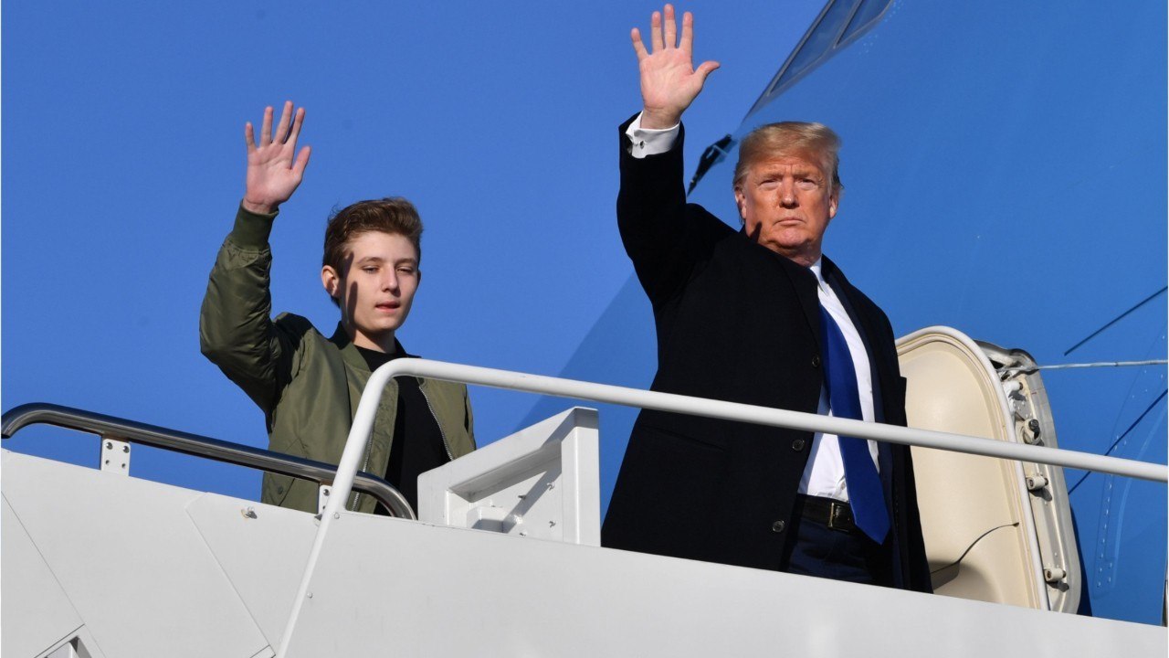 GALA VIDÉO - Melania Trump : son fils Barron pas près de retourner à l'école… Donald Trump voit rouge