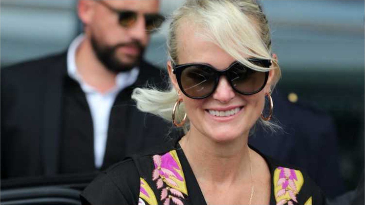 GALA VIDÉO - Laeticia Hallyday et Pascal Balland en Grèce : mais où sont passées Jade et Joy ?