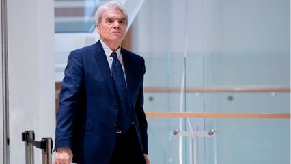 GALA VIDEO - Bernard Tapie accusé de “mettre en scène” son cancer : cette violente sortie (1)