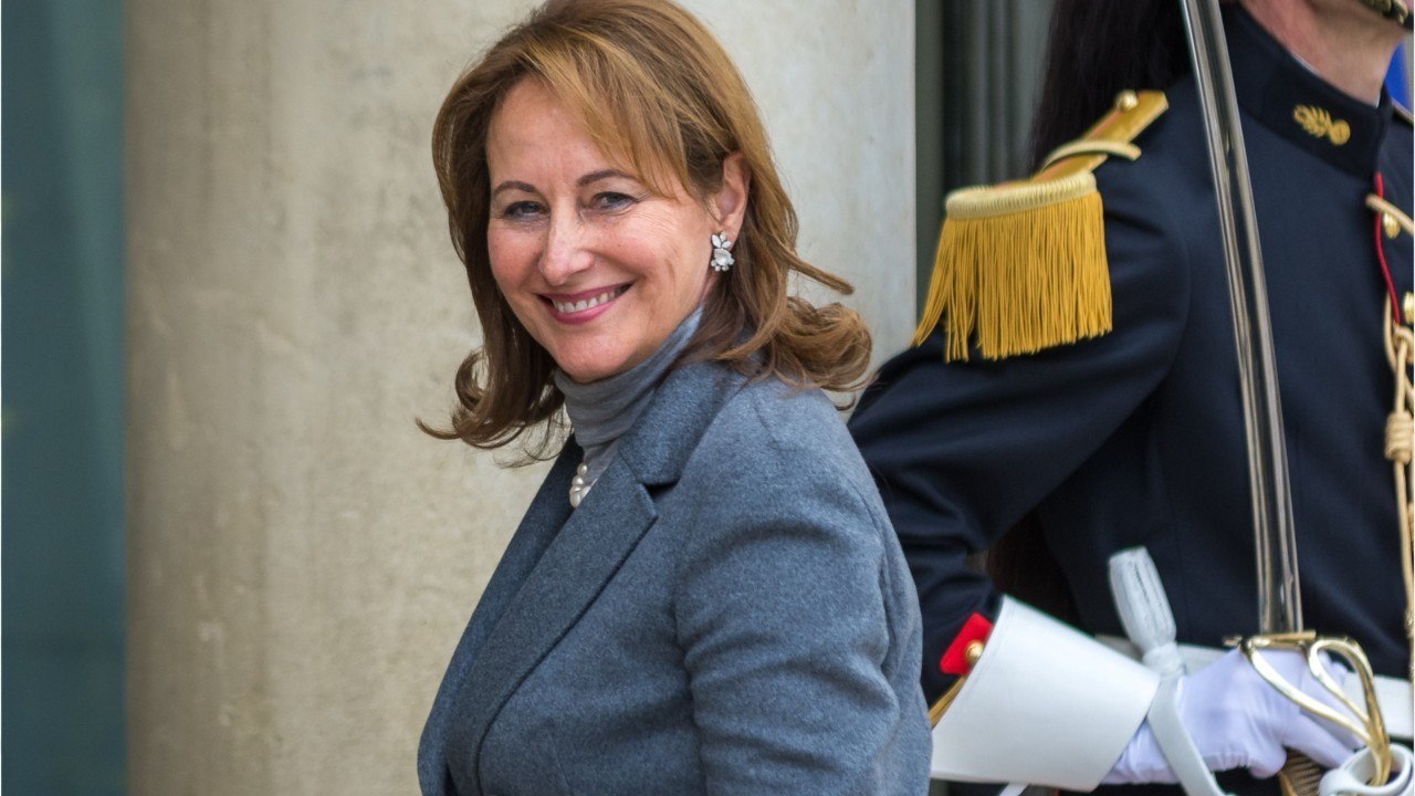 GALA VIDEO - Ségolène Royal sort du bois et pro...