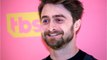 GALA VIDEO - Daniel Radcliffe (Harry Potter) sort du silence après les tweets transphobes de J.K. Rowling