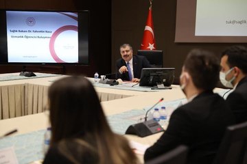 Bakan Koca, asistan hekimlerle buluştu