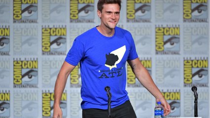 GALA VIDEO - Hartley Sawyer (The Flash), rattrapé par ses propos insultants et viré de la série