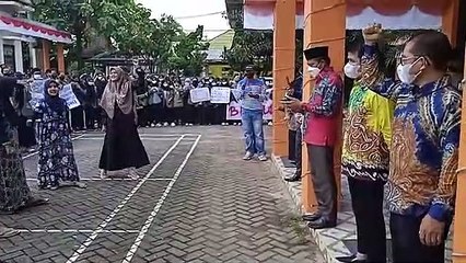 Mahasiswa Gelar Protes Jalan Nasional Rusak, PT Conch Harus Bertanggung Jawab