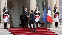 GALA VIDEO -Un proche de François Hollande face à Emmanuel Macron à la présidentielle de 2022 ?
