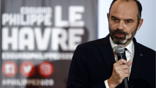 GALA VIDEO - Edouard Philippe toujours plus populaire : Emmanuel Macron osera-t-il l’évincer ?