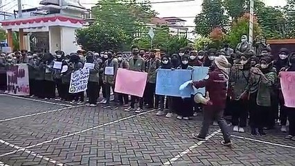 Mahasiswa Gelar Protes Jalan Nasional Rusak, PT Conch Harus Bertanggung Jawab