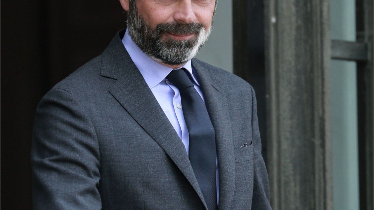 GALA VIDEO - Edouard Philippe : cette humoriste émoustillée par sa barbe blanchie