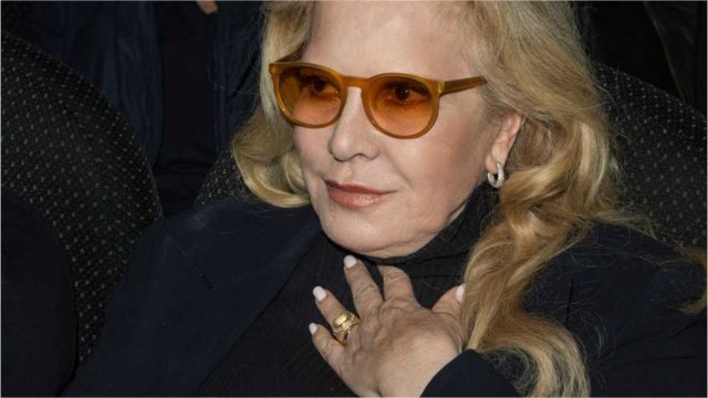 GALA VIDÉO - Sylvie Vartan attaquée par Laeticia Hallyday dans sa nouvelle interview