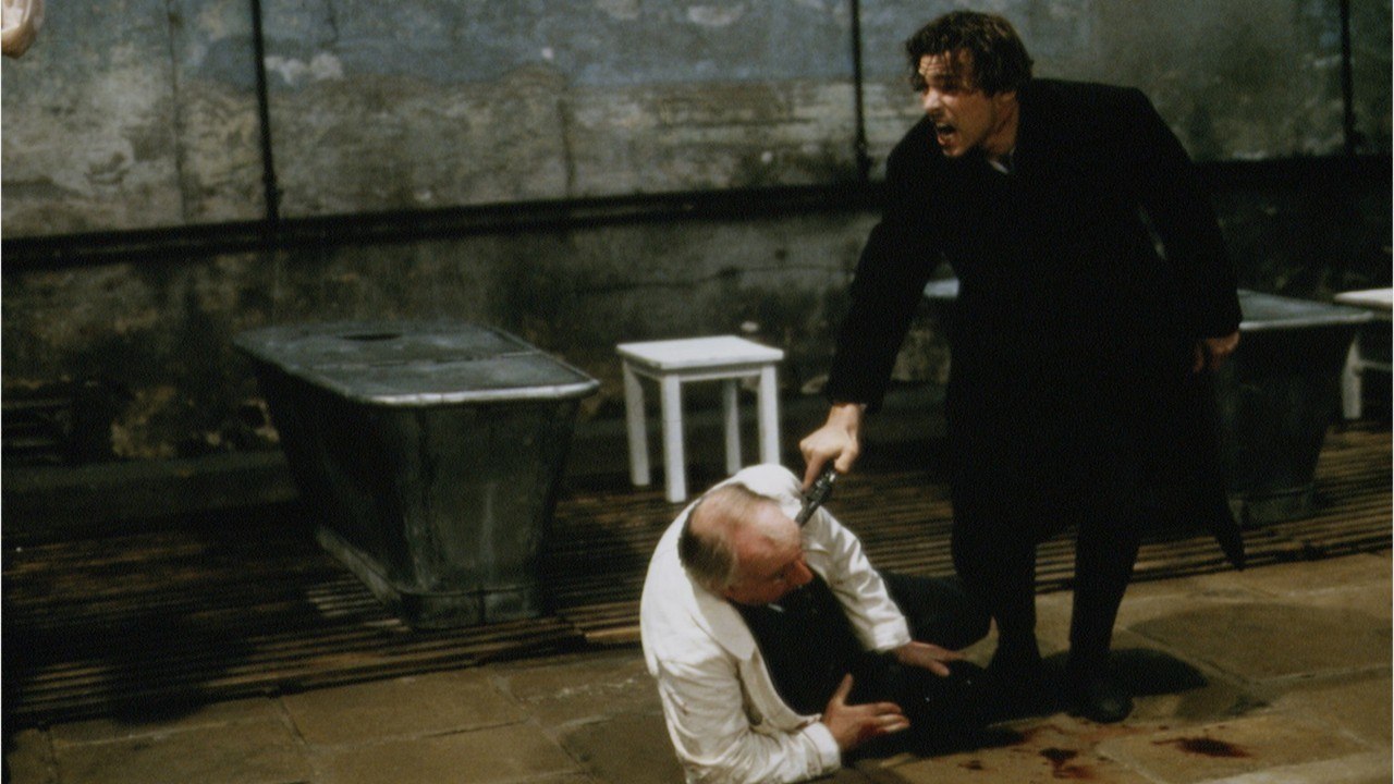 GALA VIDEO - Laurent Boutonnat : le complice de Mylène Farmer en couple et père de famille