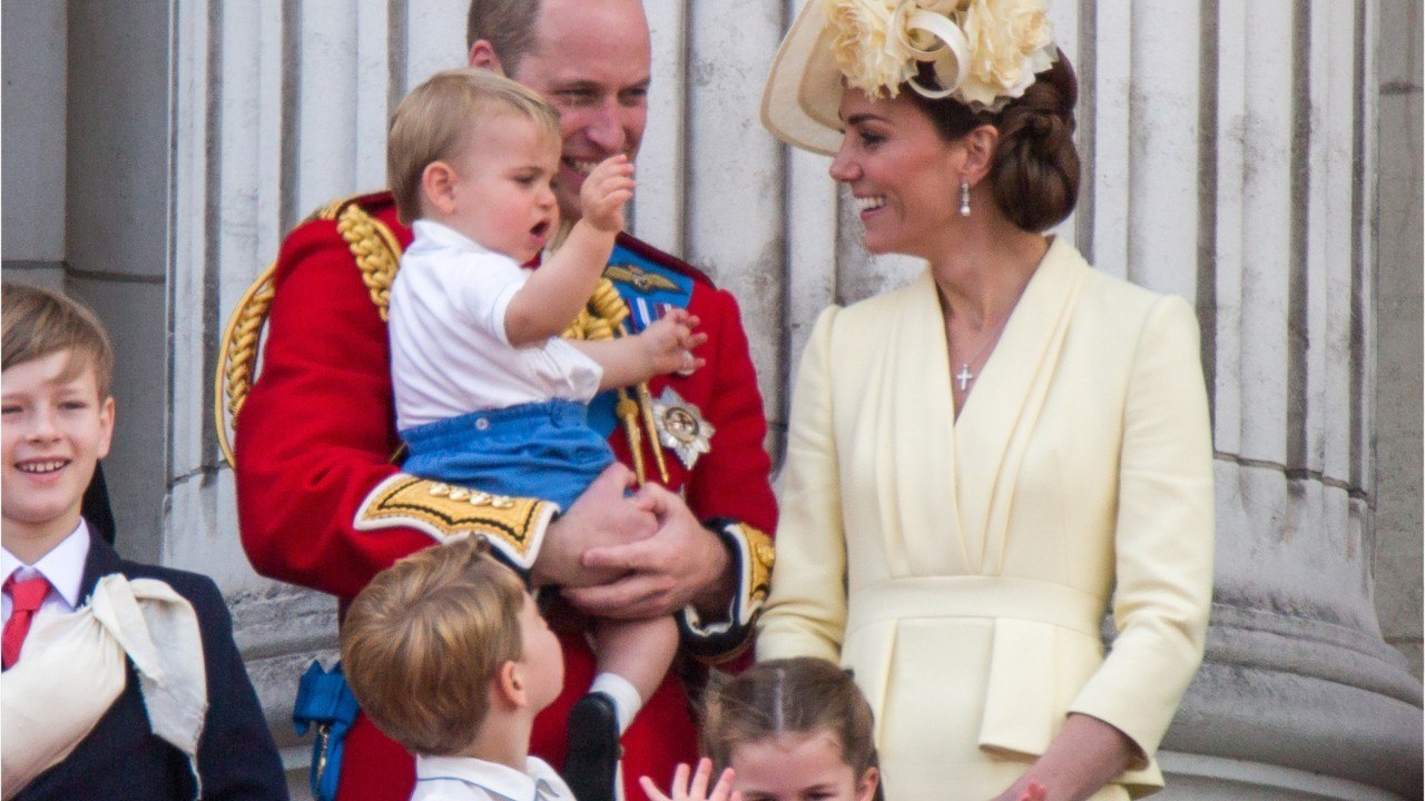 GALA VIDEO : Kate Middleton : où acheter la chemise à carreaux du prince Louis ?