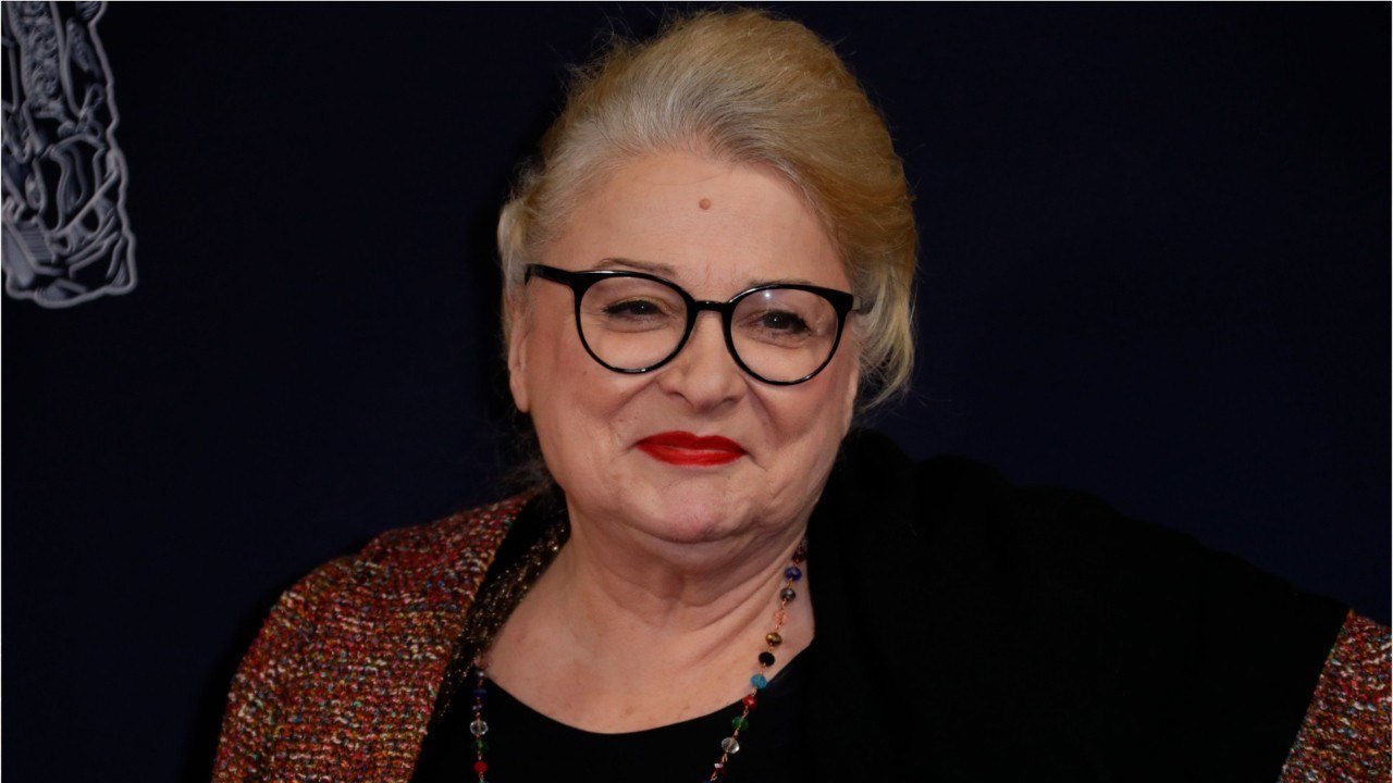 GALA VIDEO - Josiane Balasko hilarante : “Notre région reste au rouge, moi aussi !”