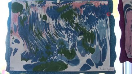 Minik öğrenciler ebru sanatıyla engeli aştı