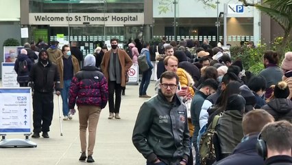 L'allarme del Centro europeo prevenzione malattie: "Omicron, la vaccinazione non basta"