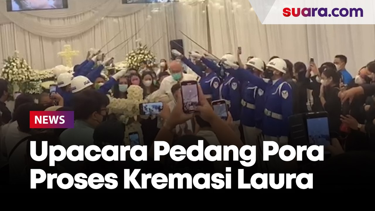 Upacara Pedang Pora Warnai Proses Kremasi Laura Anna