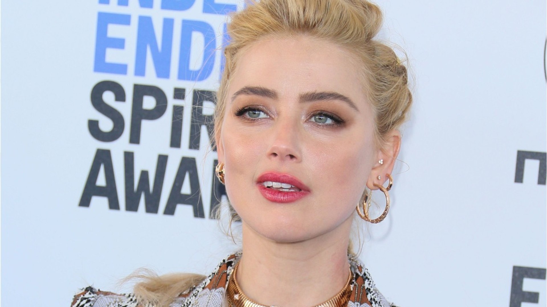 Amber Heard Avoue Avoir Menti GALA VIDEO - Amber Heard, "dévastée", annonce la mort de sa mère : ce  message déchirant - Vidéo Dailymotion