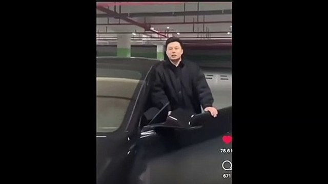Clip: Xuất hiện bản sao của tỉ phú Elon Musk