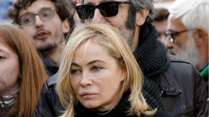GALA VIDEO - Emmanuelle Béart (La Bûche) face au suicide d’un compagnon : ce drame qui a chamboulé sa vie
