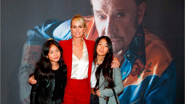 GALA VIDEO -Jade Hallyday : soleil et bikini, loin de Laeticia, elle s'amuse entre amis