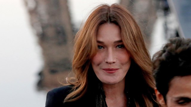 GALA VIDEO - Carla Bruni partage un tendre cliché de sa petite Giulia, très gâtée pour Pâques