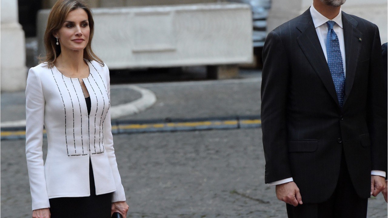 GALA VIDÉO - Felipe et Letizia d'Espagne pressurisés par les amis de Juan Carlos : « Le palais, c'est chez lui ! "