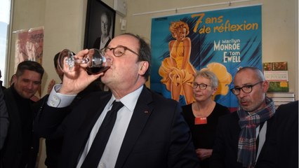 GALA VIDEO : Oups… François Hollande goujat ? La photo qui amuse Twitter