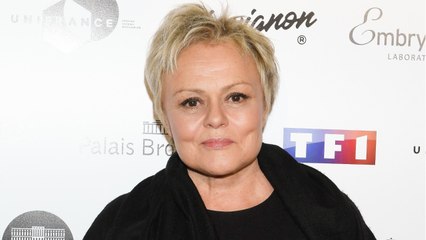 GALA VIDEO - Muriel Robin : pourquoi Michèle Laroque et Dany Boon sont absents de I love you coiffure