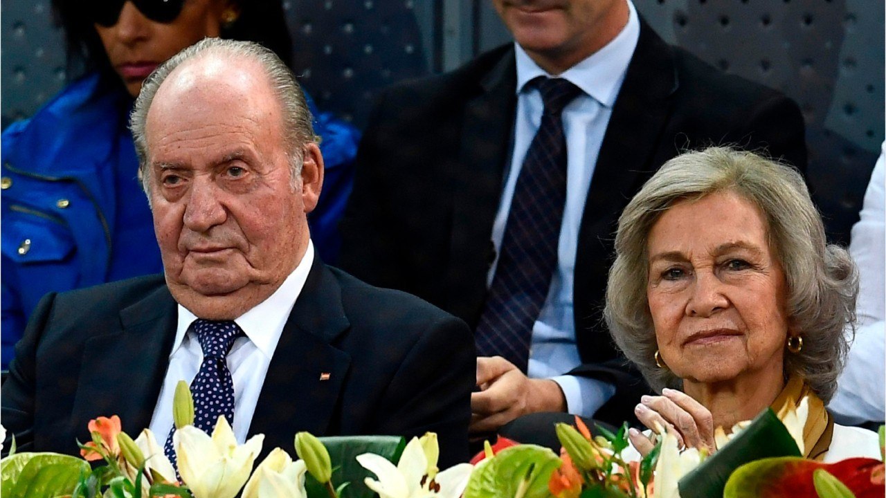 GALA VIDEO - La reine Sofia contrainte de s'associer à Juan Carlos, elle opte pour le minimum