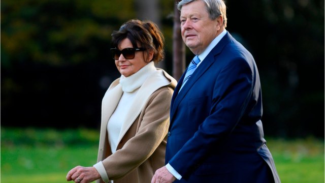 GALA VIDEO - Melania Trump : qui est sa mère Amalija Knavs, modèle et précieuse alliée ?