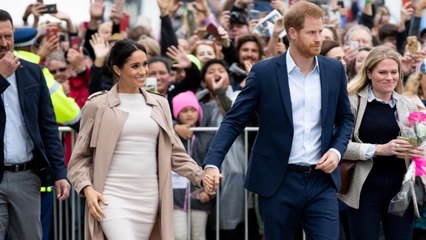 Скачать видео: GALA VIDÉO - Meghan Markle jalouse de Kate ? Comment elle a éloigné Harry