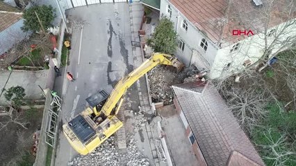 İSTANBUL-ARNAVUTKÖY'DE LODOSTAN ZARAR GÖREN MİNARENİN SÖKÜMÜ TAMAMLANDI