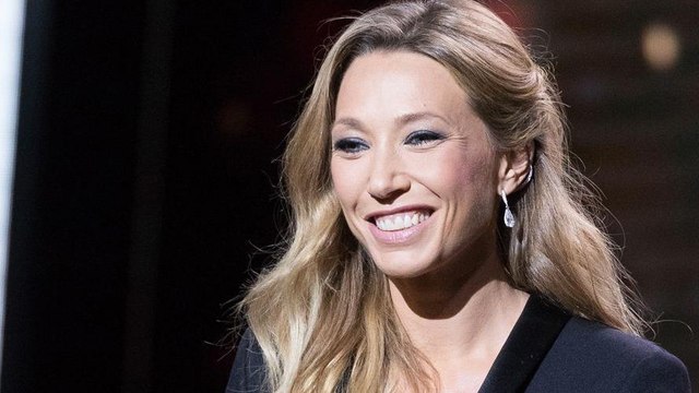 GALA VIDÉO - Laura Smet tout sourire sur les réseaux sociaux, son pied de nez à Laeti­cia ?