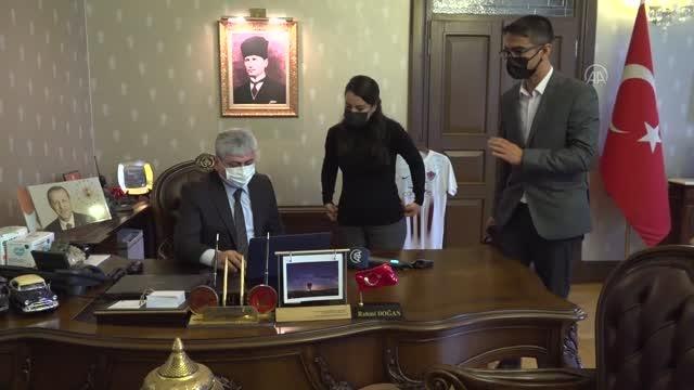 Vali Doğan, AA'nın Yılın Fotoğrafları oylamasına katıldı