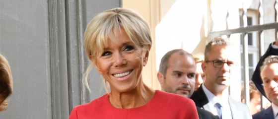 GALA VIDEO - Brigitte Macron gênée par un « ami » encombrant