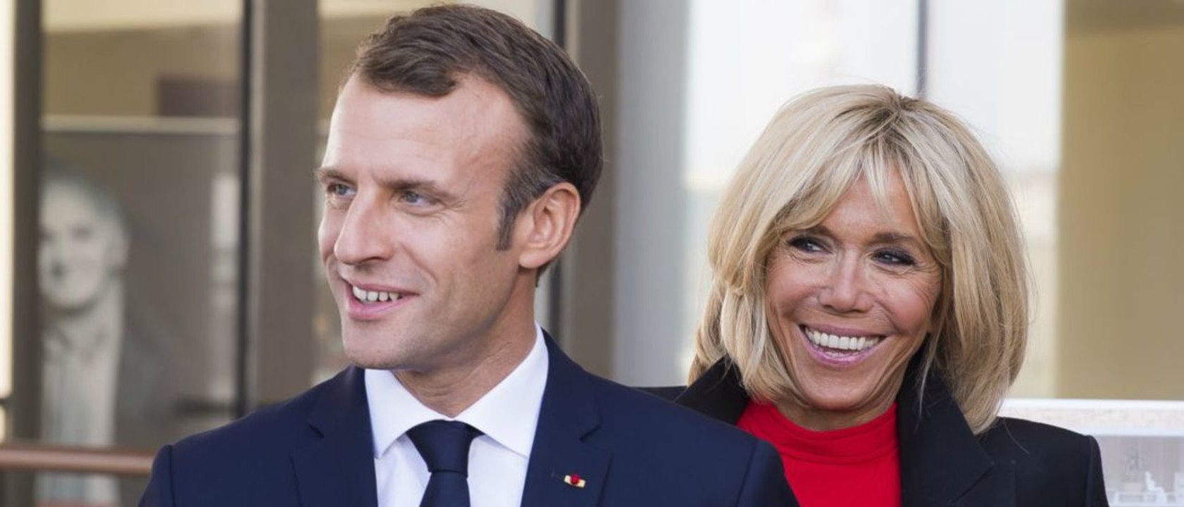 GALA VIDEO - Pour les onze ans de mariage de Brigitte et Emmanuel Macron, une photo qui intrigue