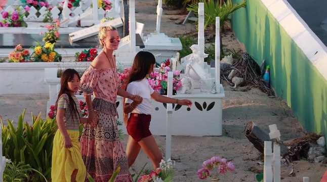 GALA VIDEO - En pleine polémique sur l’héritage de son père Johnny Hallyday, Joy Hallyday, 10 ans, exprime sa peine