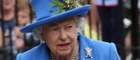 GALA VIDEO - Vive émotion pour la reine Elizabeth II : sa dame de compagnie chute et manque de la faire tomber à Balmoral