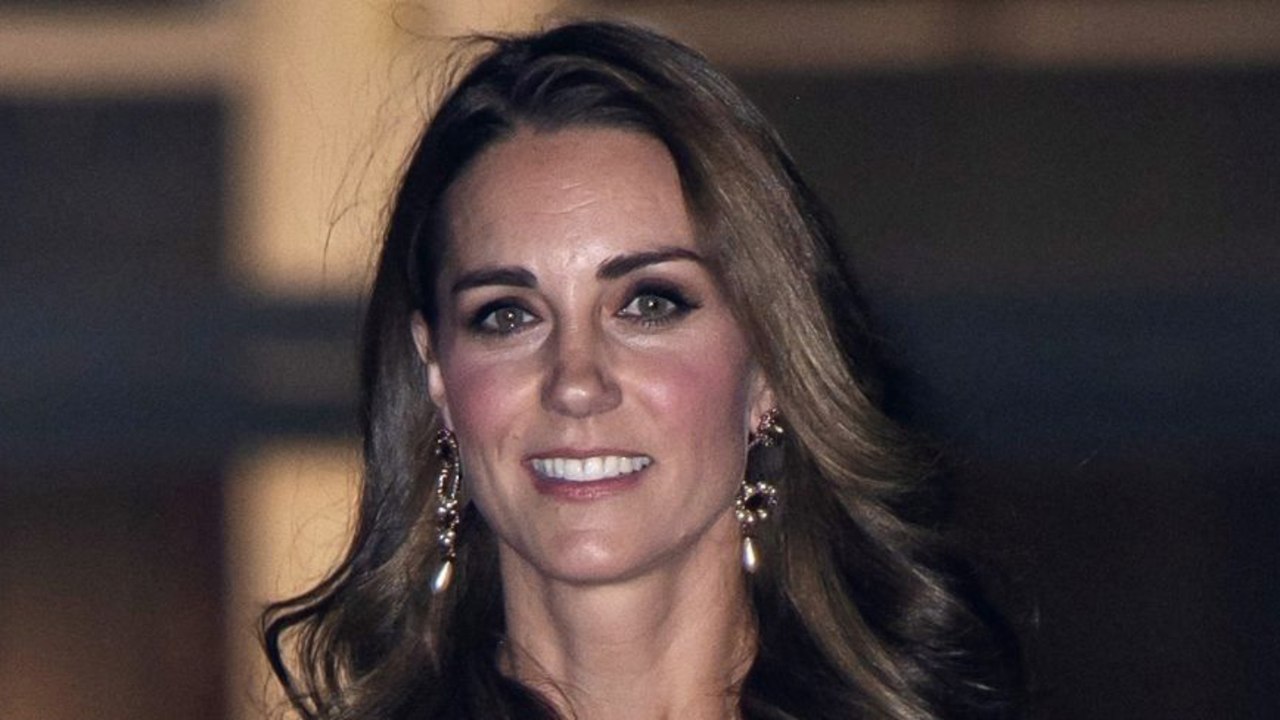 GALA VIDEO – Mariage d'Eugénie d'York : Kate Middleton, resplendissante en robe fuchsia Alexander McQueen