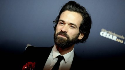 GALA VIDEO : Romain Duris (L’Arnacoeur): pourquoi il reste très discret sur sa compagne Olivia Bonamy, la mère de ses 2 fils?