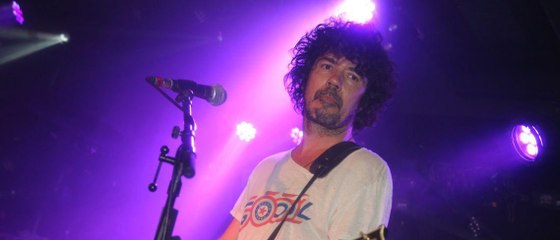 GALA VIDÉO - Yarol Poupaud le guitariste de Johnny Hallyday, fâché avec Laeticia ? Comment il a tourné la page