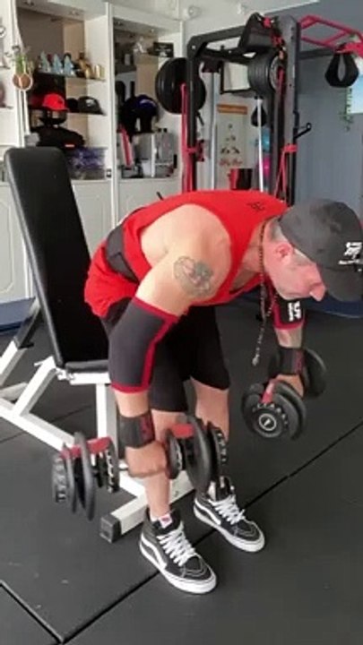 —Gear from @bodyengineers —Happy Friday and good weekend ! —Salut la famille, j’espère que vous allez bienêtre que vous avez passé une bonne semaine? Voici mon entraînement Épaules de ce vendredi midi. ️‍♂️« Success is walking from failure to fail