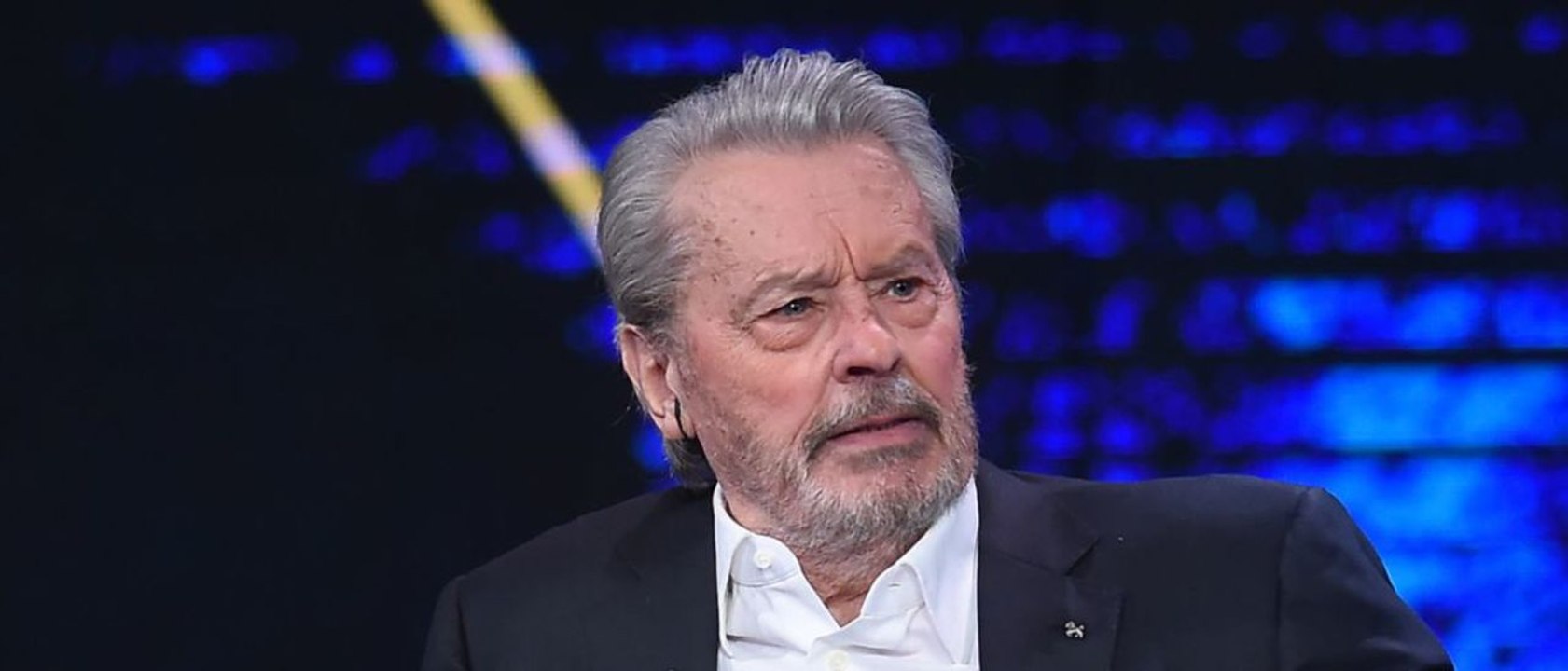 GALA VIDEO - Alain Delon en deuil : après Charles Aznavour, il vient de perdre un autre ami proche