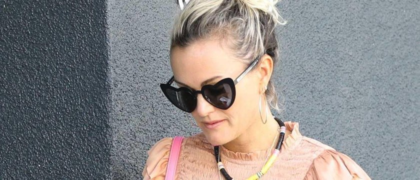 GALA VIDEO - Laeticia Hallyday: de retour à Paris, ses émouvantes retrouvailles avec les affaires de Johnny Hallyday