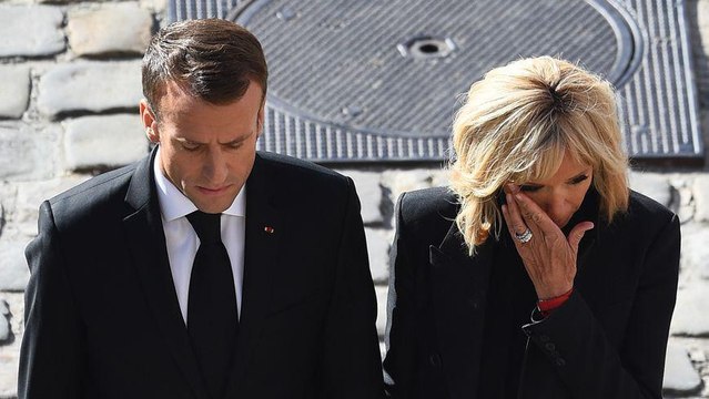 GALA VIDEO – Brigitte Macron, en pleurs, lors de l'hommage national à Charles Aznavour