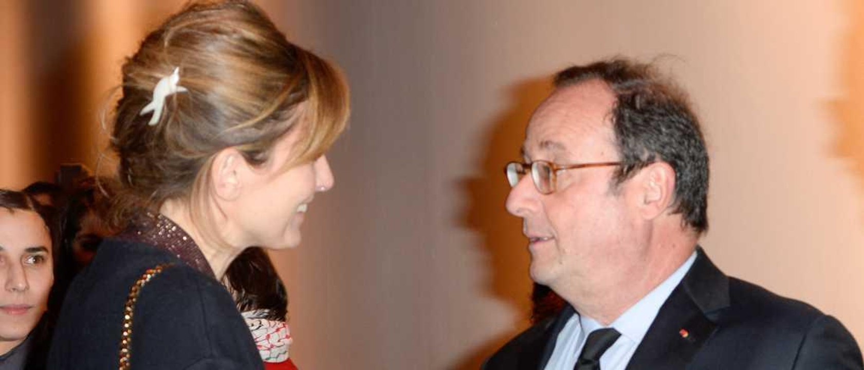GALA VIDEO - Julie Gayet et François Hollande : Fin des vacances pour le couple, une rentrée sur les chapeaux de roues