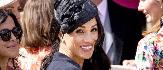 GALA VIDEO - Oups quand Meghan Markle dévoile accidentellement son soutien-gorge