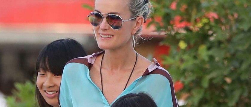 GALA VIDEO - Jade Hallyday tout sourire et très entourée par sa mère Laeticia et de nombreux amis pour fêter ses 14 ans