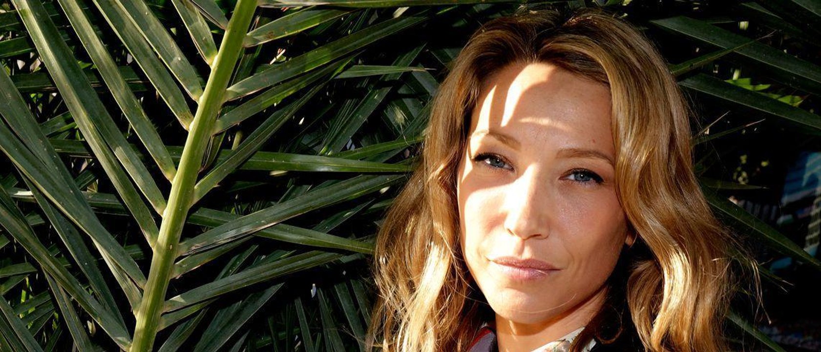 GALA VIDEO - Laura Smet en plein déménagement, la fille de Johnny fait ses cartons