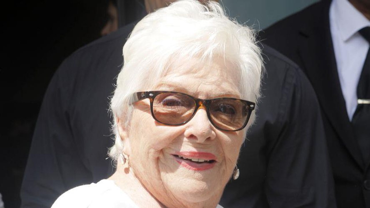 GALA VIDEO - Line Renaud : qui est l’autre homme de sa vie avec Loulou Gasté